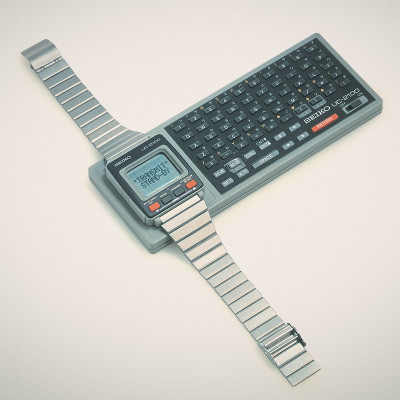  6. Bàn phím cho đồng hồ. Trong suốt những năm 80, máy tính bắt đầu nhỏ dần, nhiều người chuyển sang dùng các thiết bị điện tử có hình thức nhỏ gọn, có thể cầm tay như đồng hồ. Đồng hồ Data 2000 và UC – 2000 của Seiko lưu trữ hơn 2000 dữ liệu, tuy nhiên, chúng vẫn cần bàn phím riêng biệt để đưa dữ liệu vào đồng hồ. Và đó là lý do bàn phím cho đồng hồ ra đời.