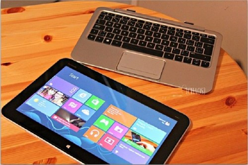 Nếu dùng máy với chức năng đơn giản (lướt web, xem phim, chơi game), laptop cảm ứng kiểu trượt hoặc xoay màn hình khá nặng, di chuyển không tiện lợi. Bạn chỉ nên chọn loại màn hình rời với bàn phím (gắn dock) để giảm trọng lượng của máy.