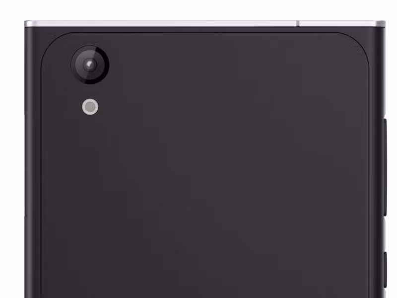 Cụm camera chính và đèn flash LED.