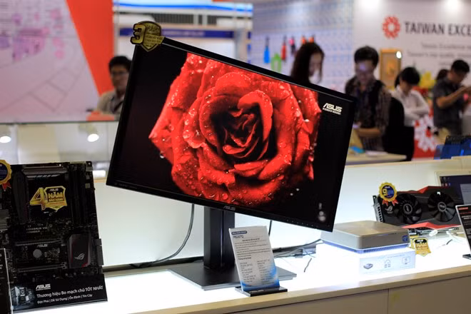 Asus mang đến hàng loạt mẫu màn hình có chân đế linh hoạt, máy tính PC Mini, bo mạch chủ, card đồ hoạ.