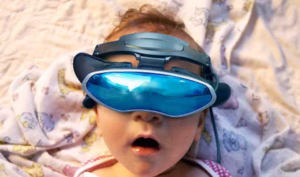  3. Tương tác với môi trường bằng... mắt Không còn cần internet, smartphone... bởi trong tương lai gần, một sự thay đổi lớn sẽ diễn ra trong cách chúng ta tương tác với môi trường xung quanh. Theo đó, bạn sẽ có thể nhìn vào một tòa nhà hoặc một địa điểm và nhận các thông tin về chúng chỉ bằng việc sử dụng đôi mắt của mình.