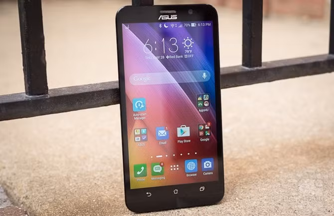  1. Asus Zenfone 3. Zenfone 3 sẽ tiếp tục thừa kế những thành tựu do Zenfone 2 và Zenfone đời đầu đã làm được. Một trong số đó là mức giá bán rẻ cùng cấu hình vô cùng hấp dẫn. Hiện nay, chưa có nhiều thông số rò rỉ về model này nhưng rất có thể máy sẽ được trang bị cổng kết nối USB Type-C, máy quét dấu vân tay. Dự kiến thời điểm ra mắt của Zenfone 3 sẽ rơi vào thời điểm đầu năm, tức khoảng thời gian diễn ra CES 2016 vào tháng Một sắp tới.