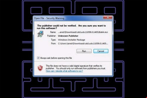 Ngay khi mới mua về, do windows máy tính có khả năng kết nối các sản phẩm theo cổng USB nhanh chóng khiến bạn lầm tưởng là Gamepad đã được nhận diện đủ và không quan tâmđến đĩa cài Driver đi kèm. Vì thế, bạn nhớ kích hoạt Driver nếu không tay cầm chỉ chơi được ở chế độ bình thường mà không có chế độ rung.