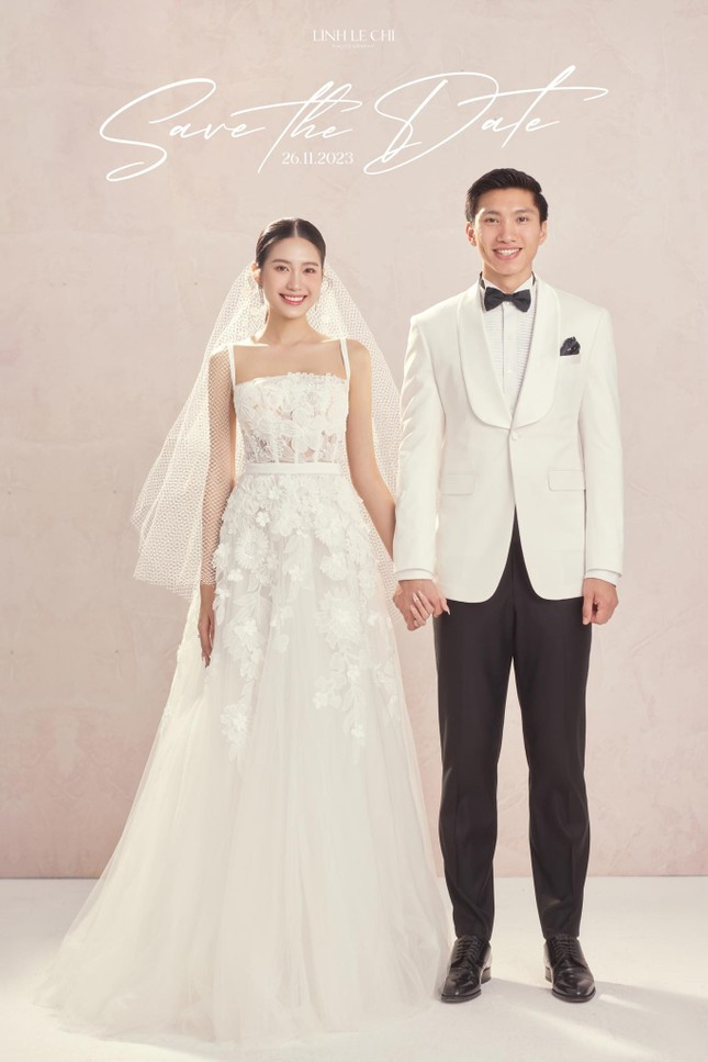 Style chon vay cuoi trai nguoc cua Chu Thanh Huyen - Doan Hai My-Hinh-9