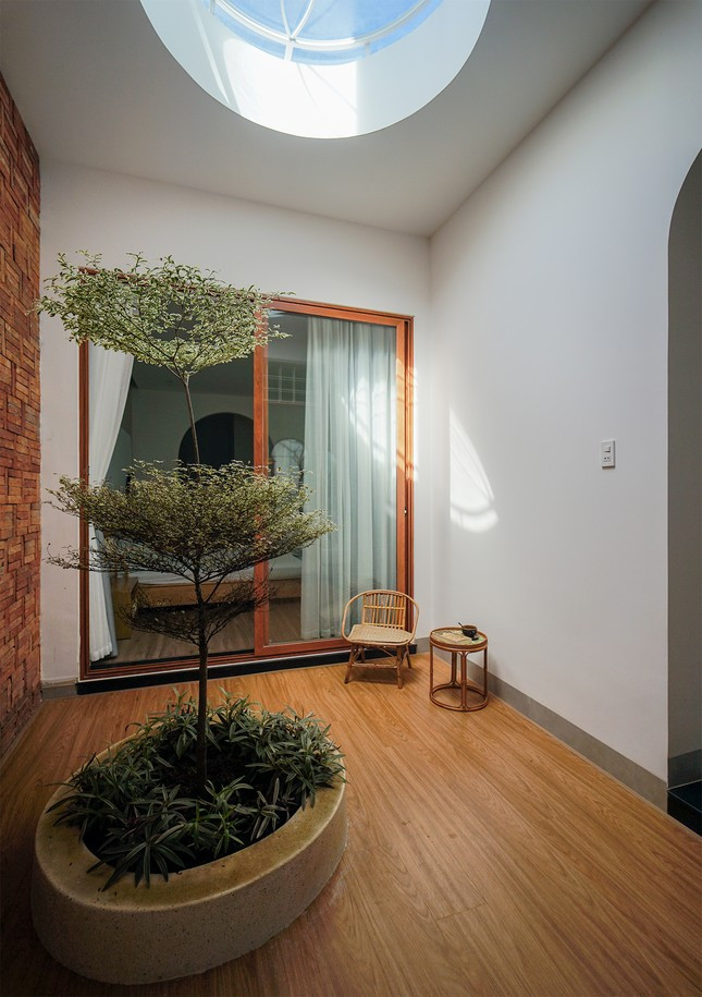 Nha 2 tang thiet ke noi bat giua Kon Tum-Hinh-8