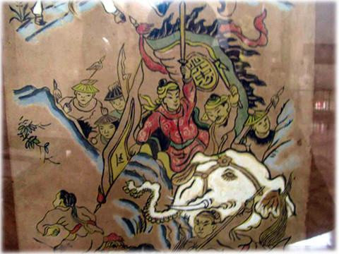 Võ Đình Tú là hổ tướng sở hữu tuyệt kỹ đánh côn. Sau khi gia nhập nghĩa quân Tây Sơn, ông được Quang Trung - Nguyễn Huệ yêu mến, phong làm Đại Tổng lý. Nữ tướng Bùi Thị Xuân mến tài đã thêu lá cờ có 4 chữ vàng “Thiết côn vô địch” tặng ông. Ảnh: Kiến Thức