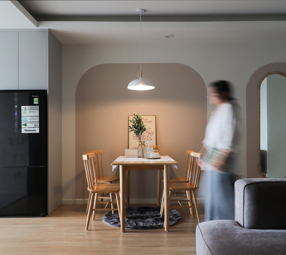 Cảnh sắc mùa thu trong căn hộ xinh xắn, tone màu nhạt của cô gái trẻ Canh sac mua thu trong can ho xinh xan, tone mau nhat cua co gai tre