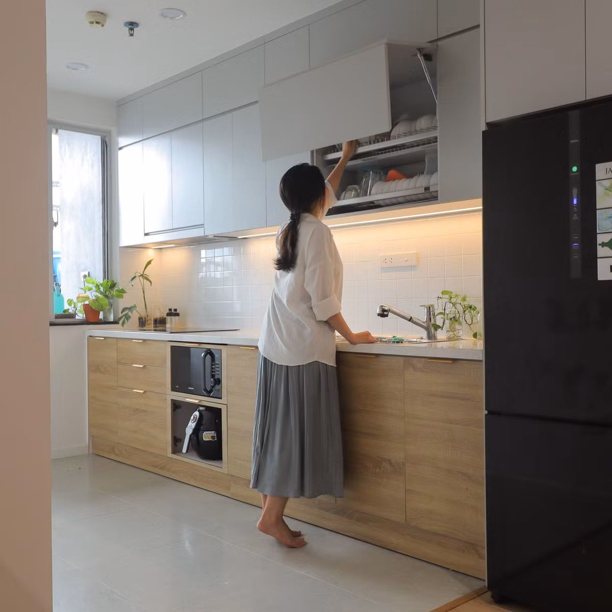 Canh sac mua thu trong can ho xinh xan, tone mau nhat cua co gai tre-Hinh-2