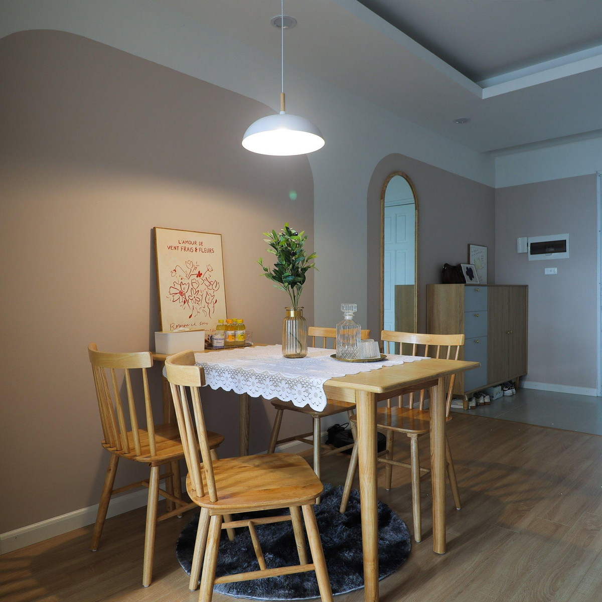 Canh sac mua thu trong can ho xinh xan, tone mau nhat cua co gai tre-Hinh-8