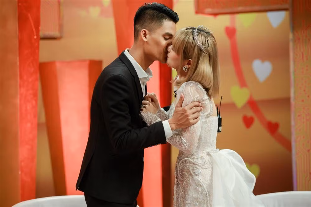 Vo Mac Van Khoa than phien chong qua hien, khong biet ghen-Hinh-8