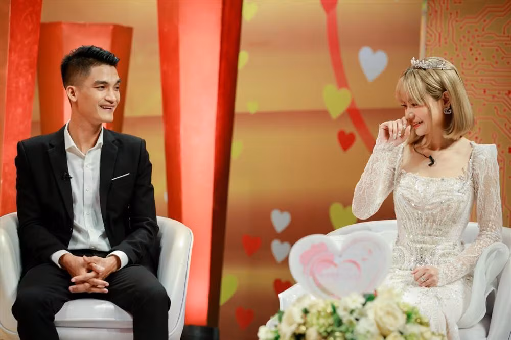 Vo Mac Van Khoa than phien chong qua hien, khong biet ghen-Hinh-3