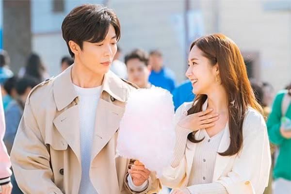 Nhào lên chủ động hôn bạn trai nào ngờ anh gào rú, đòi nhập viện gấp ảnh 1