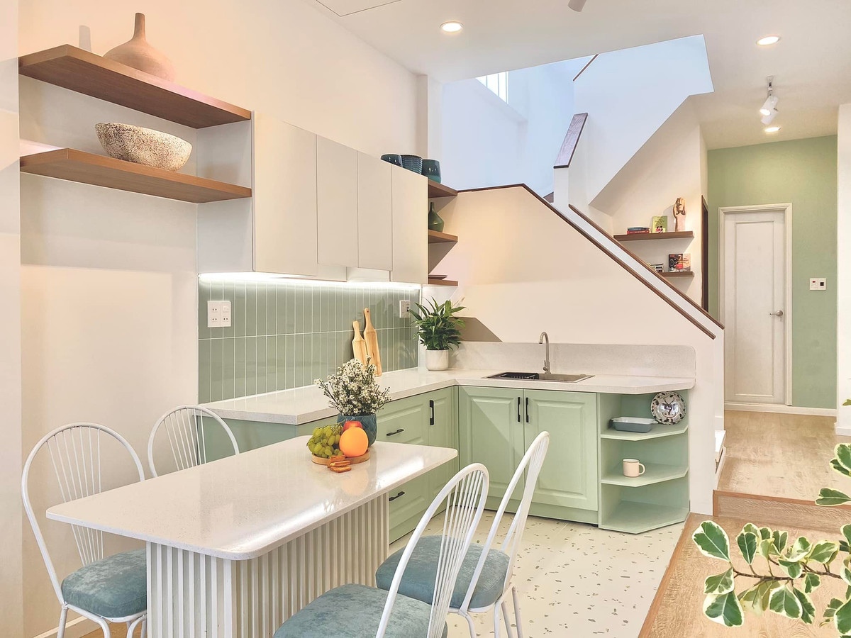 Ngoi nha mau xanh mint mat lanh voi nhieu cua so cho gia dinh 3 the he-Hinh-7