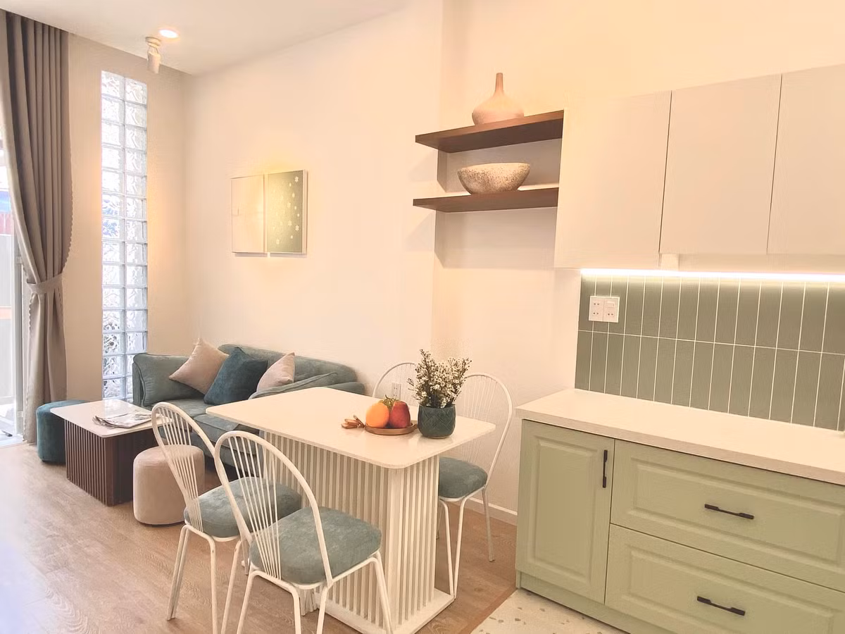 Ngoi nha mau xanh mint mat lanh voi nhieu cua so cho gia dinh 3 the he-Hinh-8