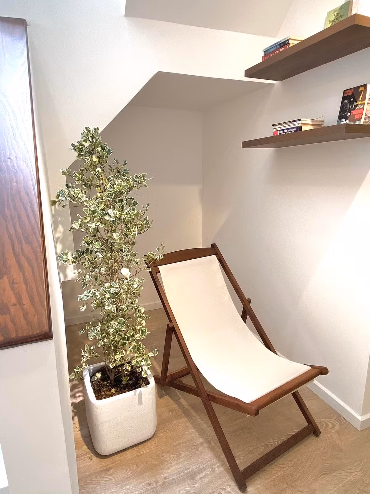 Ngoi nha mau xanh mint mat lanh voi nhieu cua so cho gia dinh 3 the he-Hinh-9