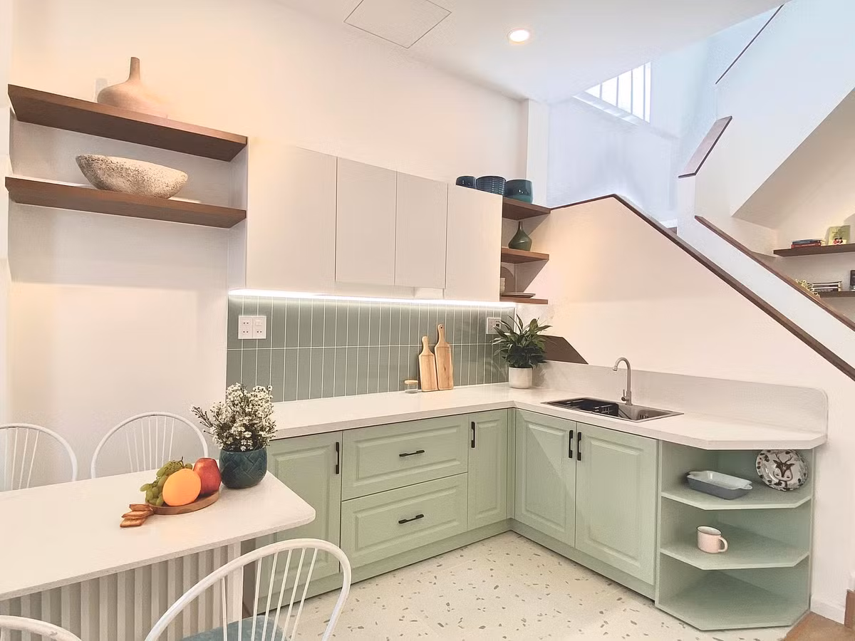 Ngoi nha mau xanh mint mat lanh voi nhieu cua so cho gia dinh 3 the he-Hinh-5