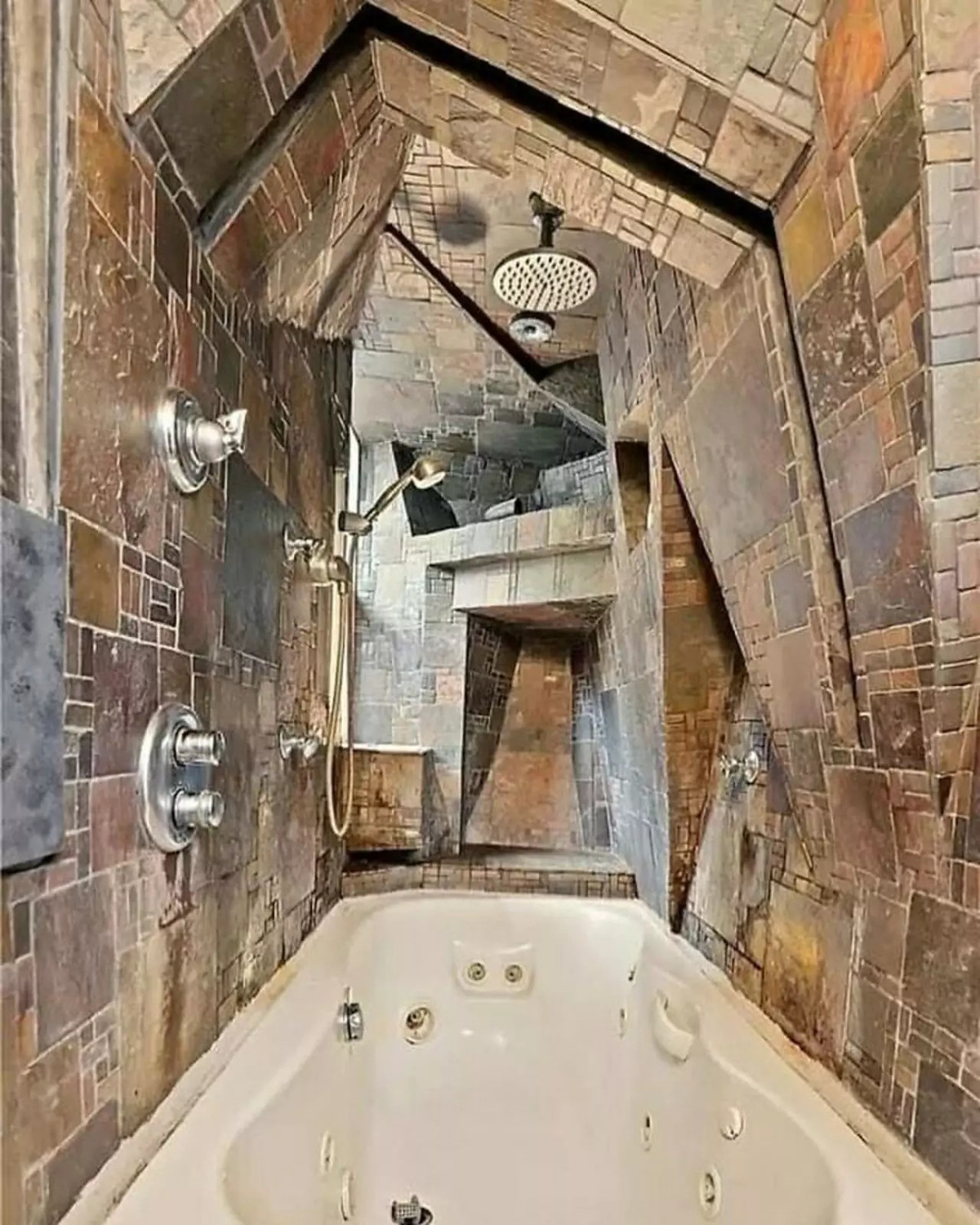 Những thiết kế ‘đi vào lòng đất’ khiến ai thấy cũng phải bối rối ảnh 8