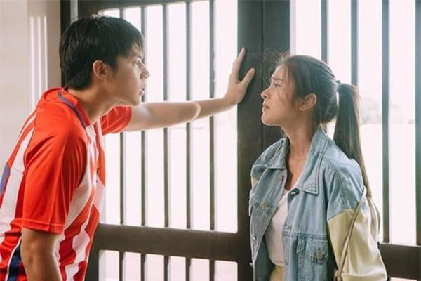 Nghe vo ren ri trong nha ga hang xom, toi tong cua thi bat khoc truoc su that