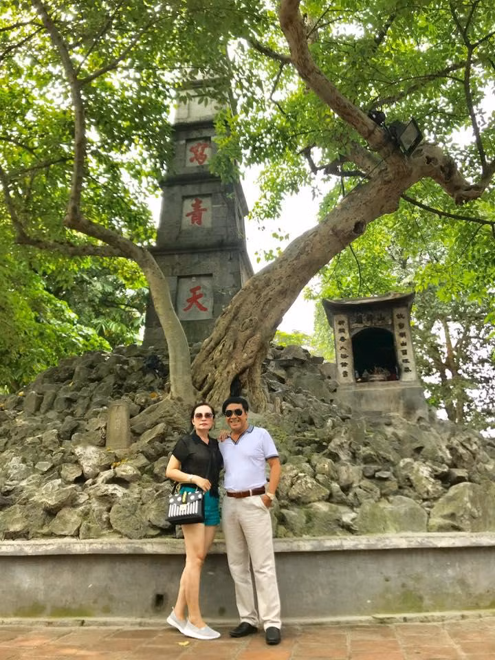 Bo me chong Le Au Ngan Anh song sang chanh, du lich khap noi-Hinh-16