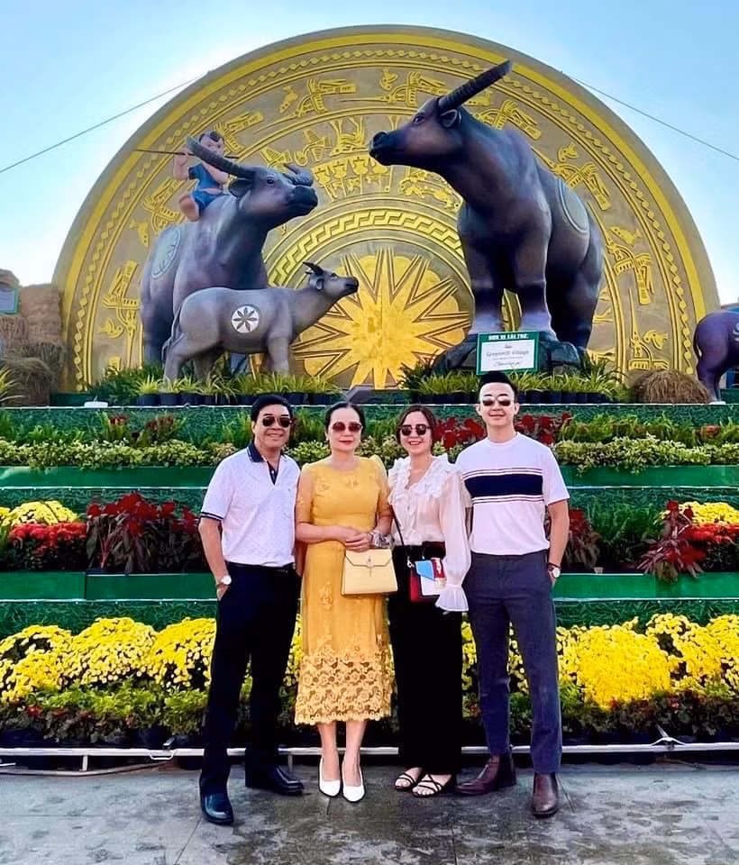 Bo me chong Le Au Ngan Anh song sang chanh, du lich khap noi-Hinh-22