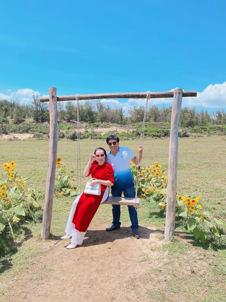 Bo me chong Le Au Ngan Anh song sang chanh, du lich khap noi-Hinh-30