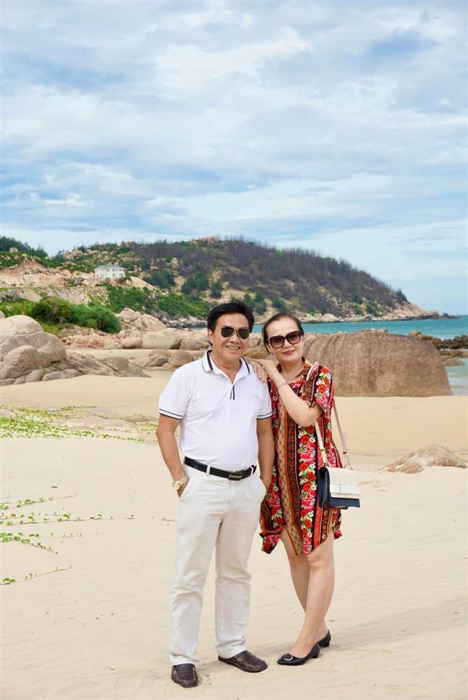 Bo me chong Le Au Ngan Anh song sang chanh, du lich khap noi-Hinh-3