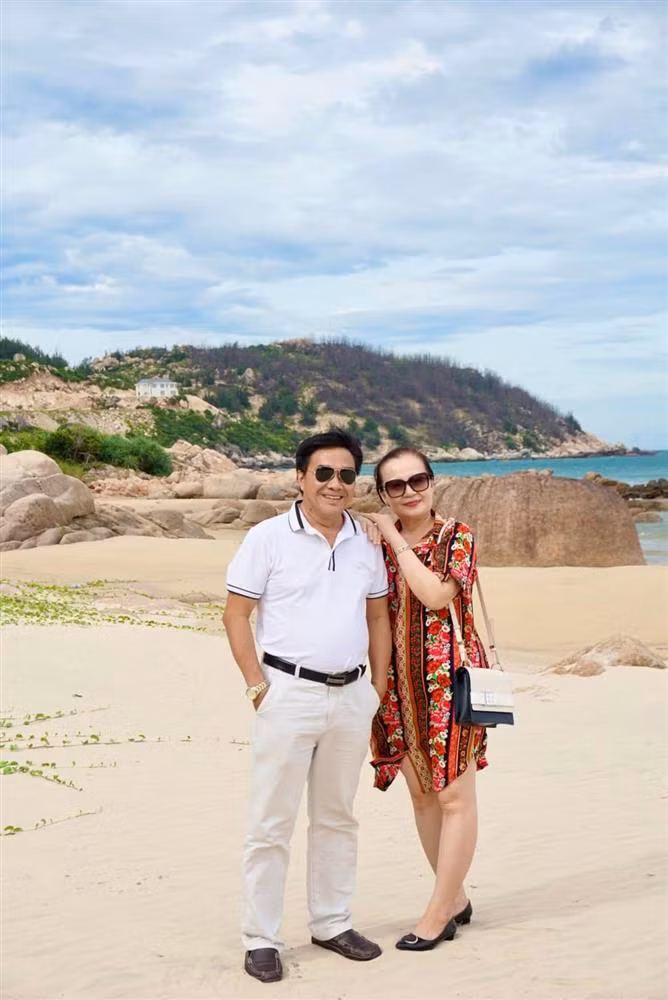 Bo me chong Le Au Ngan Anh song sang chanh, du lich khap noi-Hinh-3