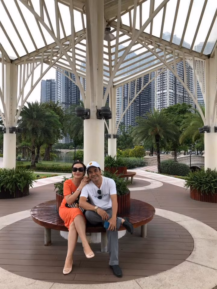 Bo me chong Le Au Ngan Anh song sang chanh, du lich khap noi-Hinh-34