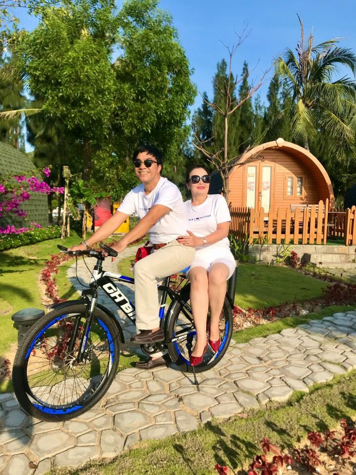 Bo me chong Le Au Ngan Anh song sang chanh, du lich khap noi-Hinh-27