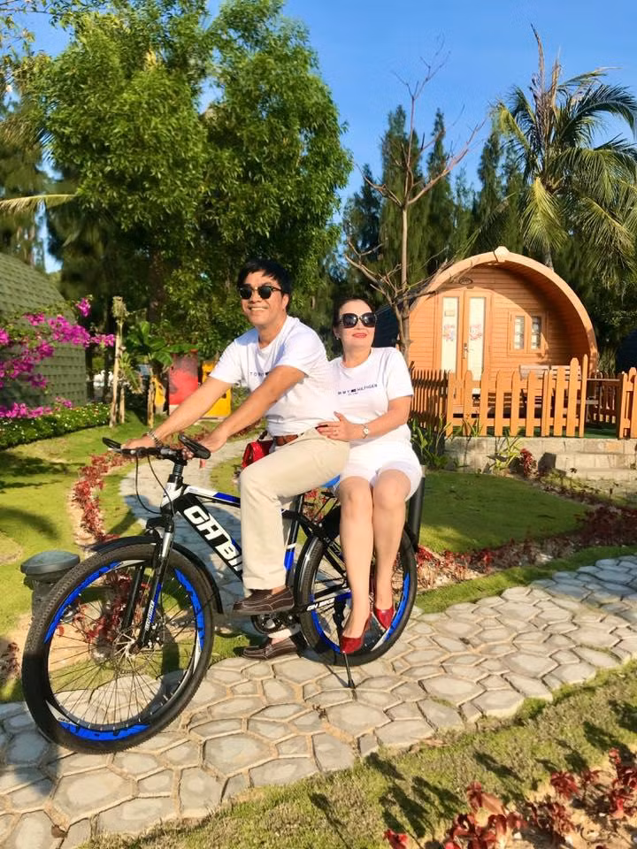 Bo me chong Le Au Ngan Anh song sang chanh, du lich khap noi-Hinh-27