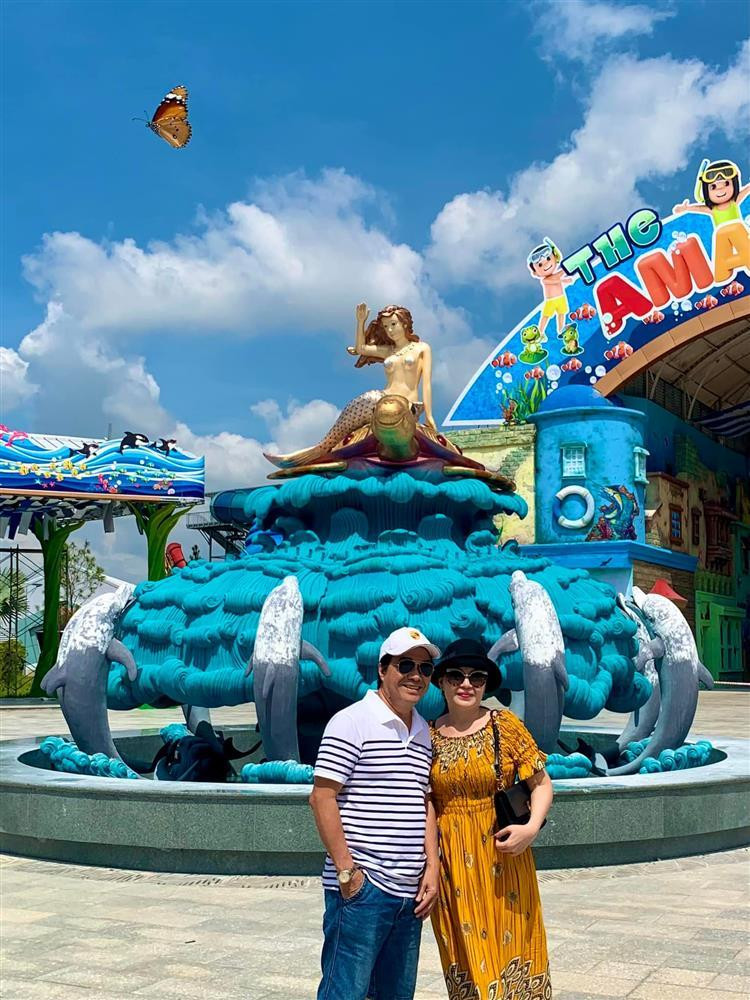 Bo me chong Le Au Ngan Anh song sang chanh, du lich khap noi-Hinh-4