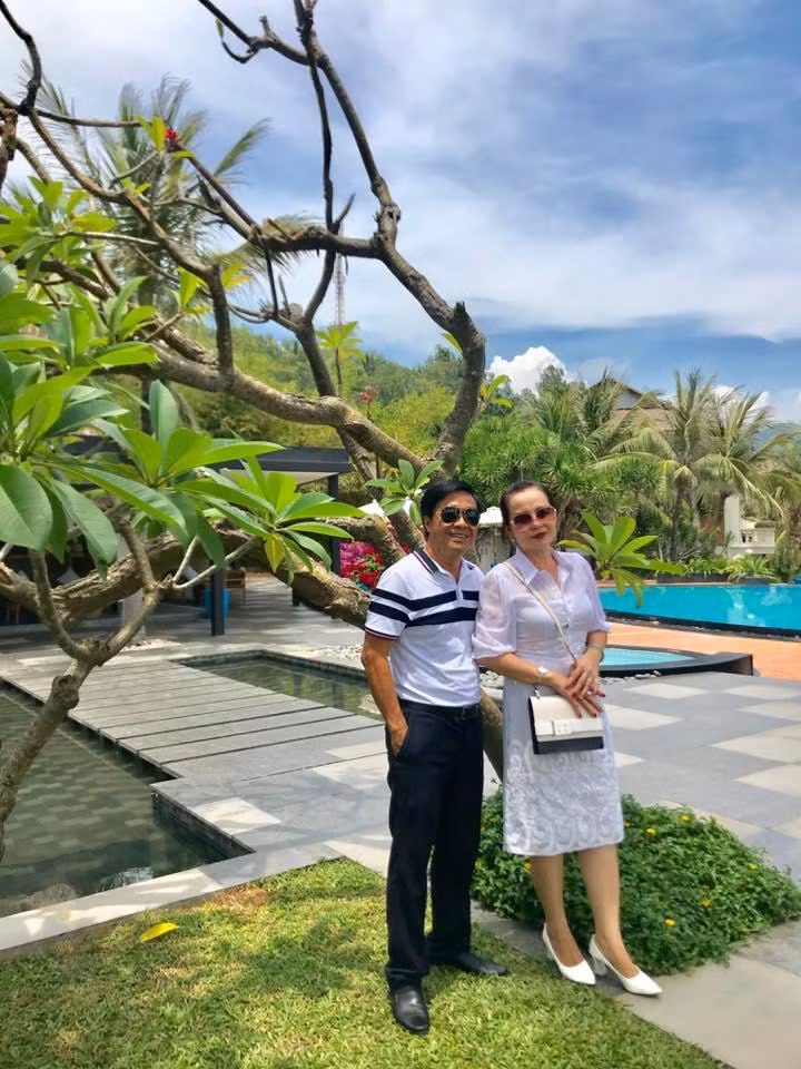 Bo me chong Le Au Ngan Anh song sang chanh, du lich khap noi-Hinh-35