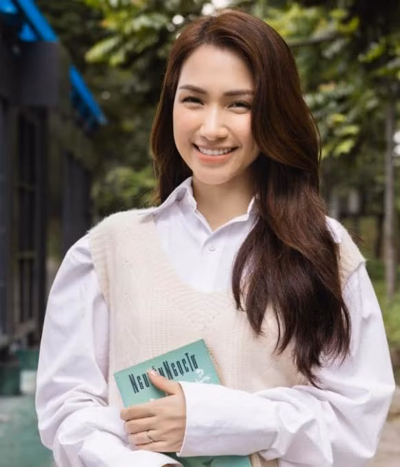 Hoa Minzy khoe sac voi loat anh cuc xinh tuoi, 'me bim' ma trong nhu gai doi muoi-Hinh-4