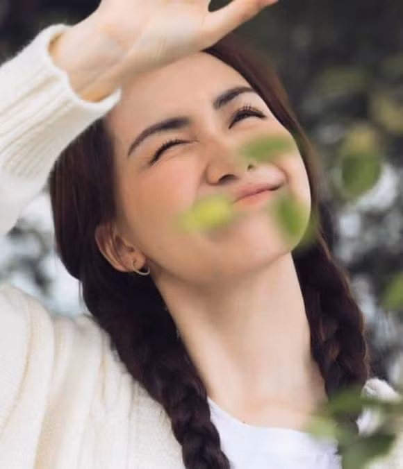 Hoa Minzy khoe sac voi loat anh cuc xinh tuoi, 'me bim' ma trong nhu gai doi muoi-Hinh-6