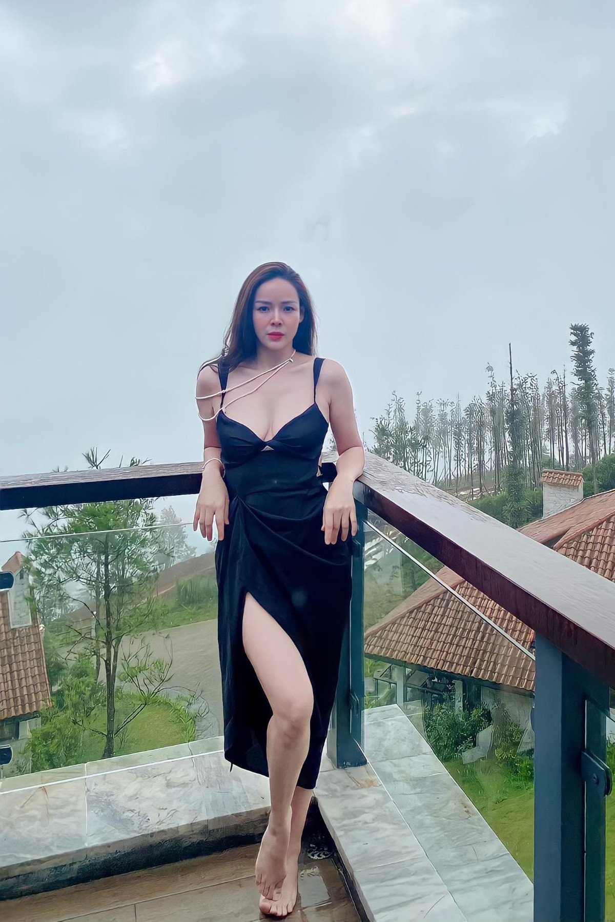 Diem Huong ke hau truong canh nong voi ban dien kem 7 tuoi-Hinh-2