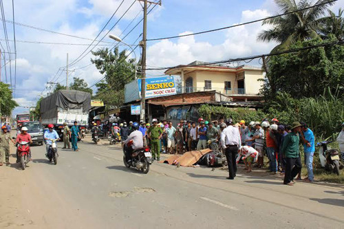 Hiện trường nơi 2 cô trò chết thảm dưới bánh xe tải.