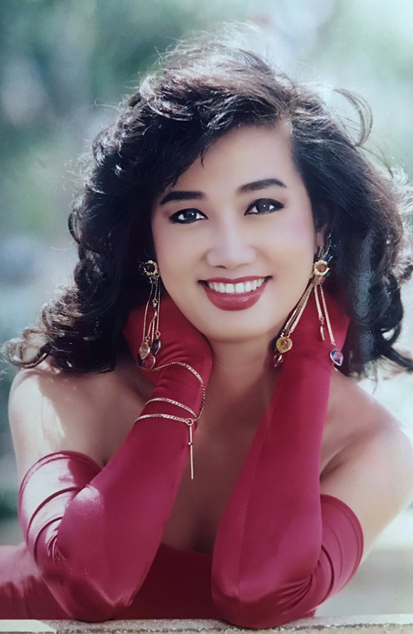 “Nu hoang anh lich” 56 tuoi khong ket hon gio song tu tai, dep quyen ru