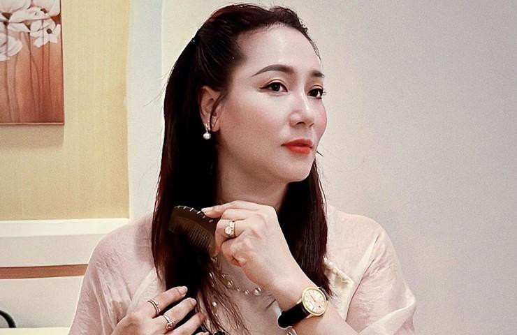 ắc vóc ở tuổi U50, trải qua lần sinh nở thứ 2 ở tuổi 53 được khán giả nhận xét là đẹp đằm thắm, quyến rũ.