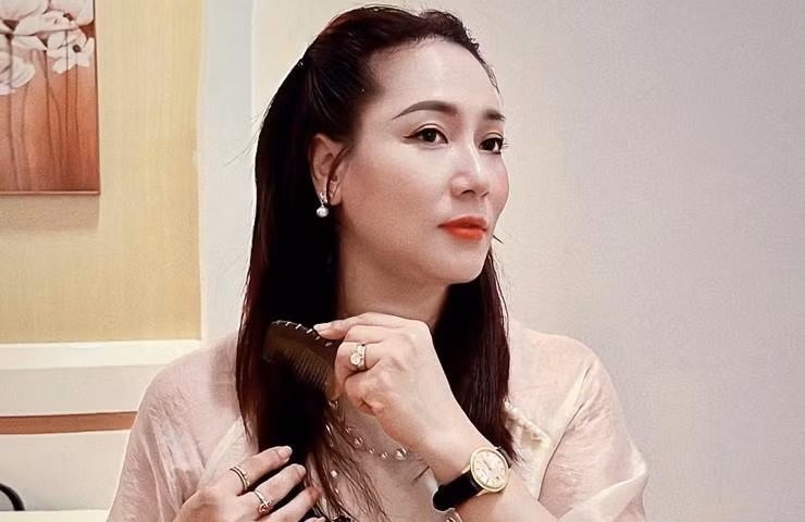 Sắc vóc ở tuổi U50, trải qua lần sinh nở thứ 2 ở tuổi 53 được khán giả nhận xét là đẹp đằm thắm, quyến rũ.