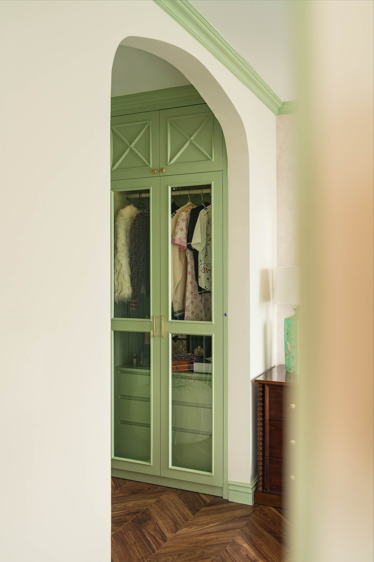 Gia chu chi 3 ty dong khoac ao dep me cho can ho thong tang-Hinh-5