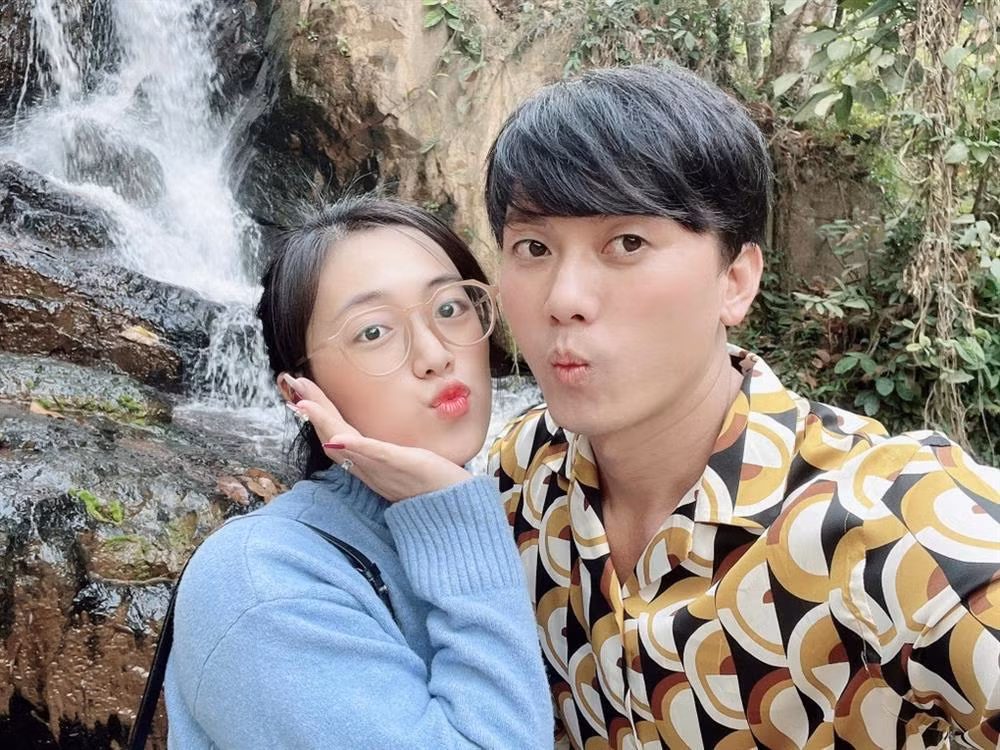 Ở tuổi U40, Quách Ngọc Tuyên có tổ ấm viên mãn và một số thành tựu nhất định trong lĩnh vực phim ảnh. Niềm hạnh phúc nhất của anh là có được một người vợ luôn cảm thông và ủng hộ chồng trong mọi quyết định (Ảnh: Facebook nhân vật).