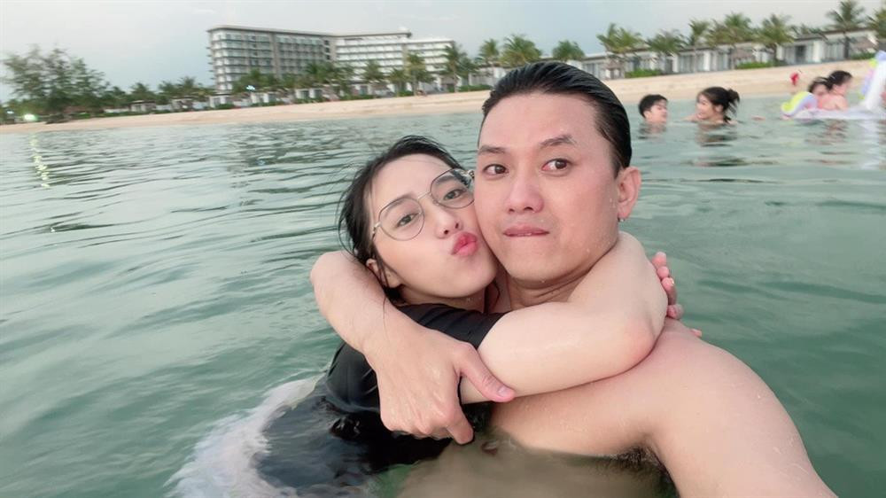 heo Quách Ngọc Tuyên, mỗi khi vợ chồng anh có khúc mắc hay khó chịu với nhau, họ đều giải quyết một cách trực tiếp, chứ không để bụng hay giận hờn. Diễn viên 8X nhận xét bà xã là người hiểu chuyện nên hai vợ chồng ít xảy ra mâu thuẫn.