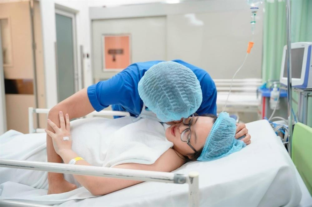 Vo Quach Ngoc Tuyen kem 16 tuoi, 2 con, van con ham choi