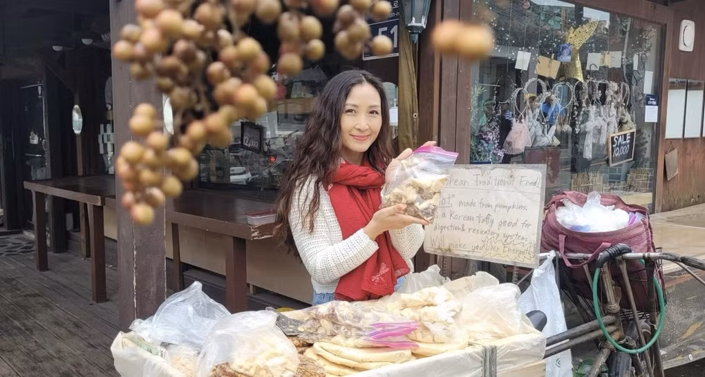 Khanh Huyen cua “Nguoi thoi tu va hang tong“: Me chong chieu, thich vao bep-Hinh-2