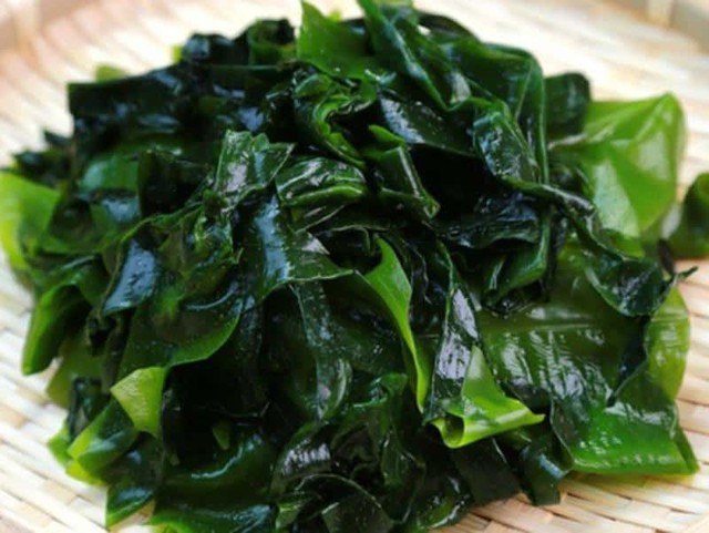 Loai rau khong the thieu tren mam com cua nguoi Nhat de song tho!