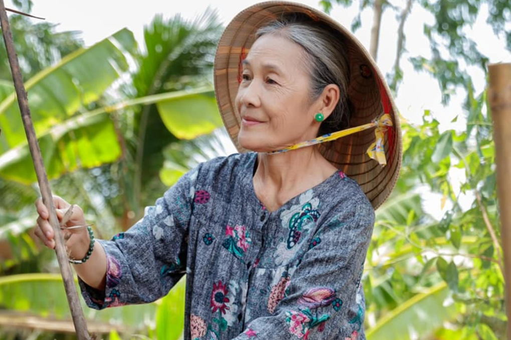 Nu chinh U70 cua phim “Lat mat“: Nua dem van co fan xin chup anh cung-Hinh-2