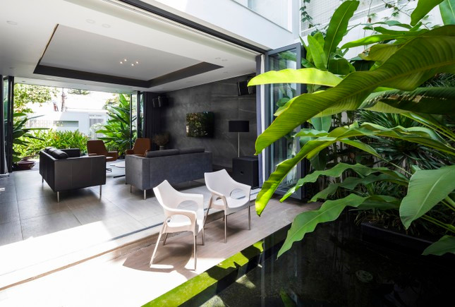 Ngoi nha toi gian so huu hai khu vuon xanh mat-Hinh-14