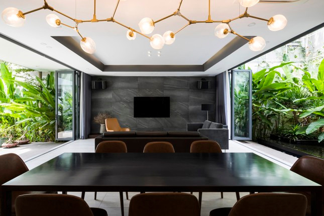 Ngoi nha toi gian so huu hai khu vuon xanh mat-Hinh-2