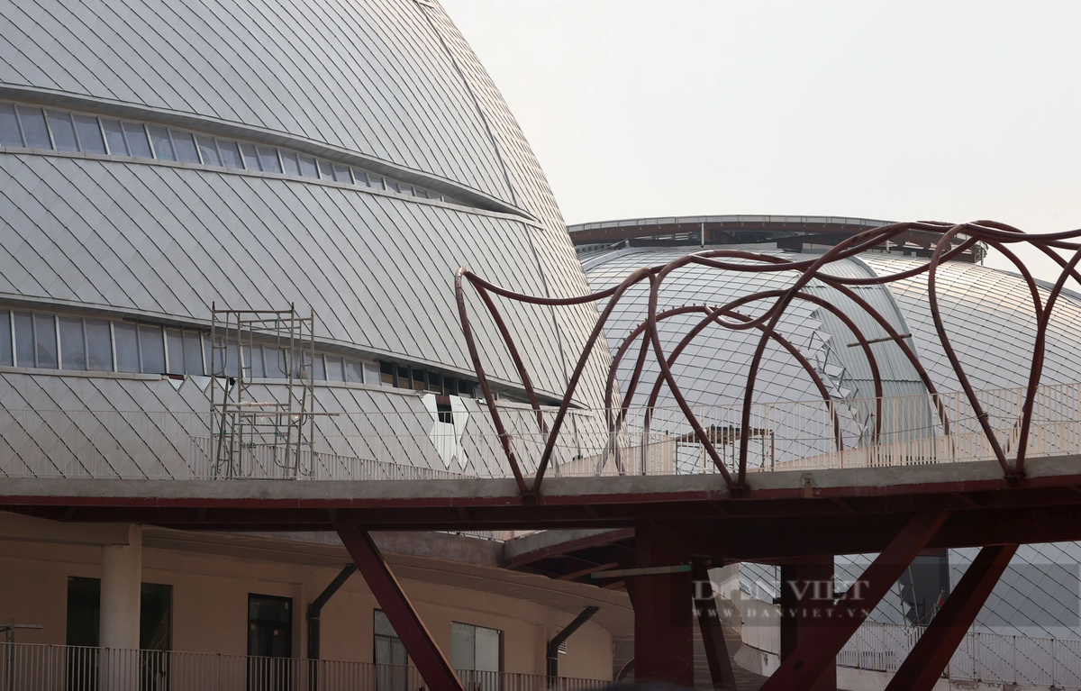 Đường dẫn hai khu nhà A và B được hoàn thiện với nhiều đường xoắn ốc bắt mắt.