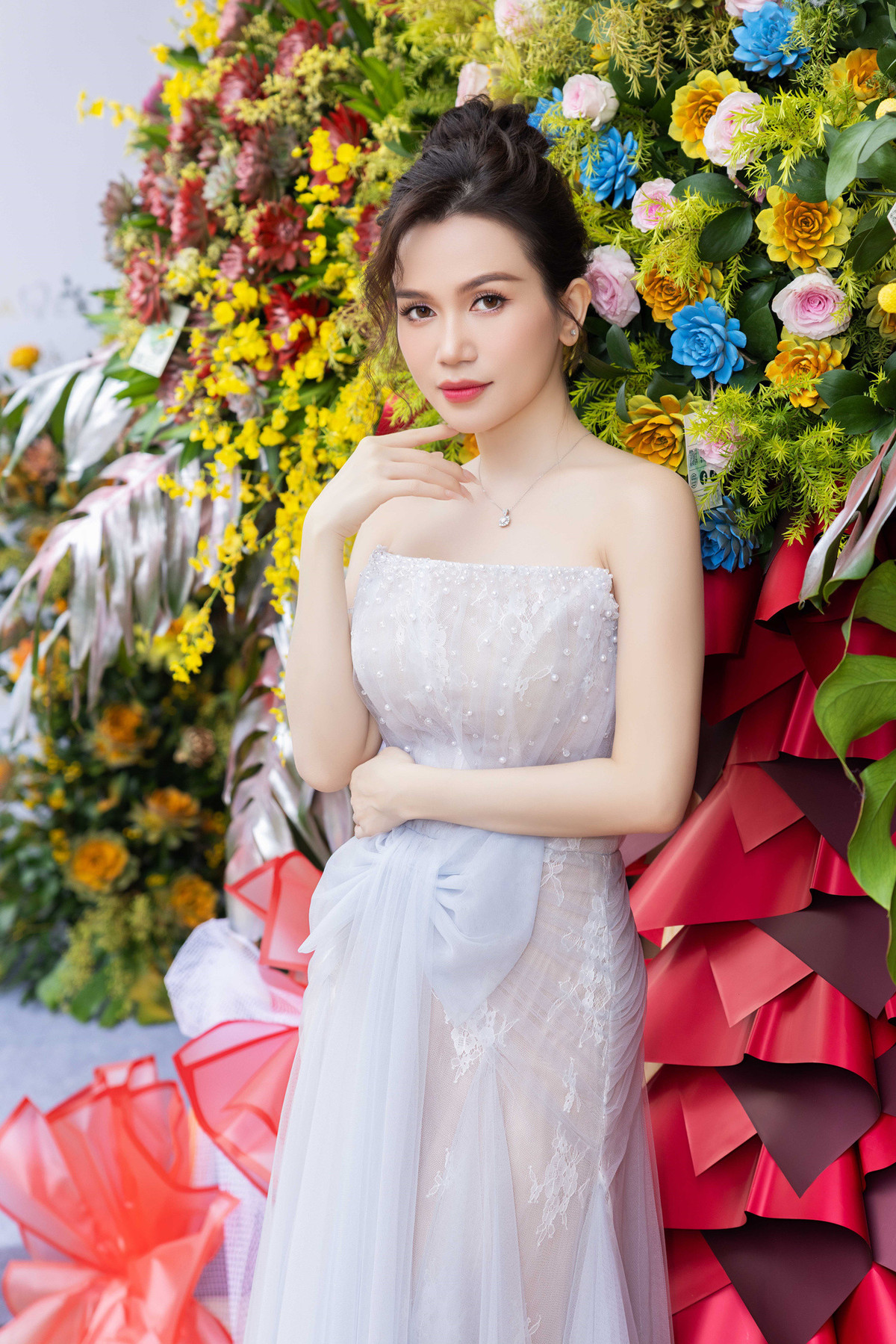 Sĩ Thanh xinh đẹp, gợi cảm nhưng không cho đó là lợi thế thương trường. "Sắc đẹp chẳng giúp ích gì trừ một chút ấn tượng, thuận lợi trong giao tiếp ban đầu. Nó có thể mang đến cơ hội nhưng kinh doanh phải là câu chuyện của năng lực, kiến thức và tư duy", theo cô.